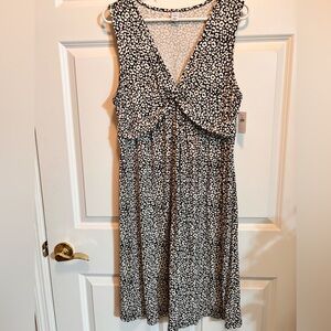 NWT- black white print sleeveless summer dress. Lg
